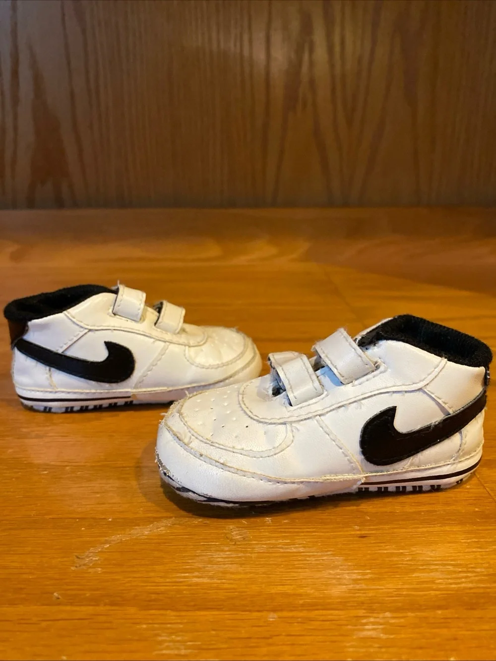 Nike Baby Shoes Size 2 Soft Bottom White Black Straps